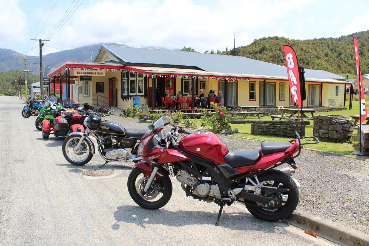 Blackball'S Inn & 08 Cafe Bagian luar foto